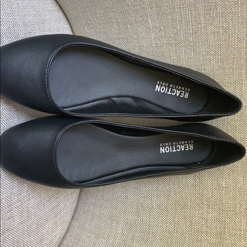 New Kenneth Cold reaction slip on flat size 8
